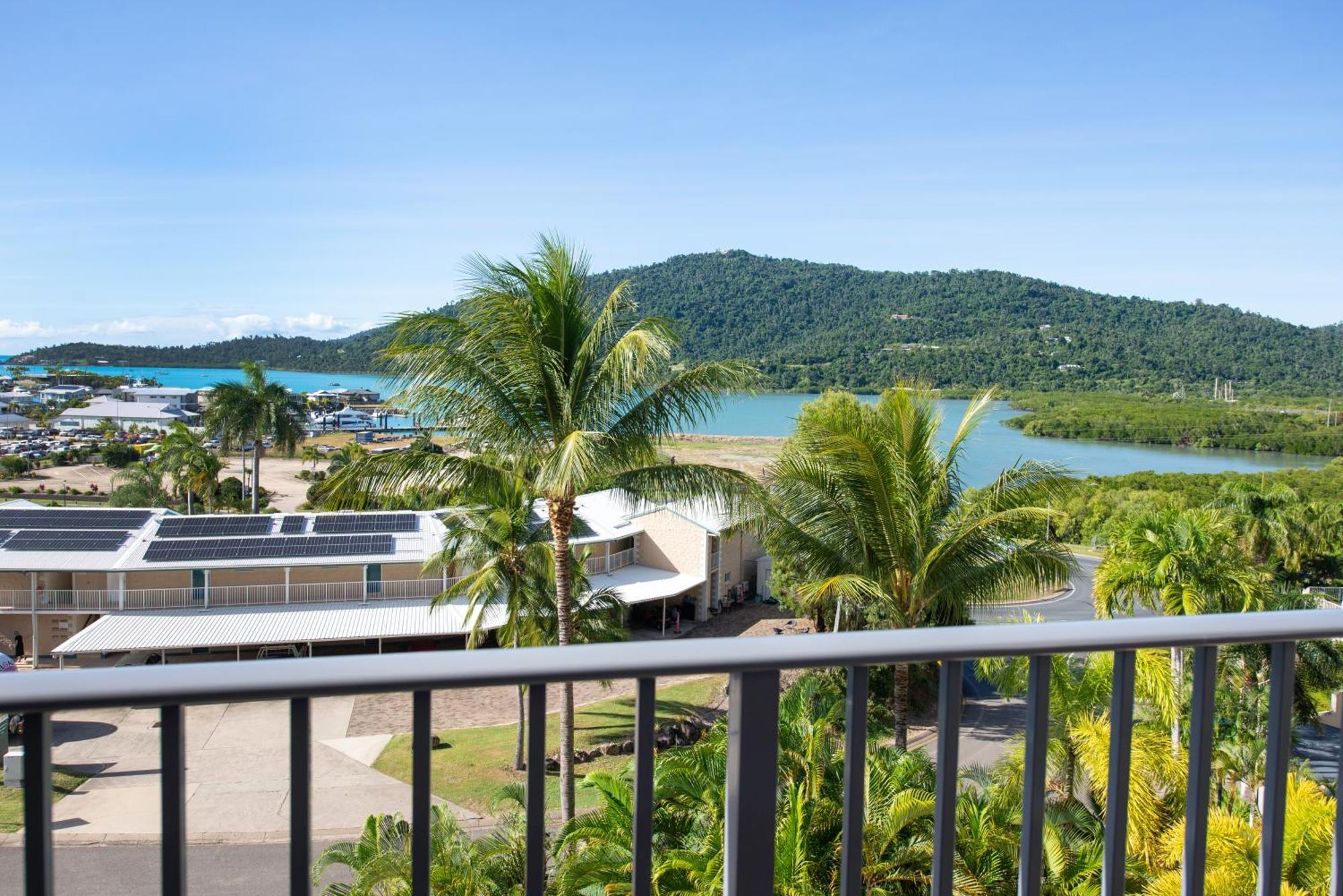Coral Sea Vista Apartments Airlie Beach Exterior photo