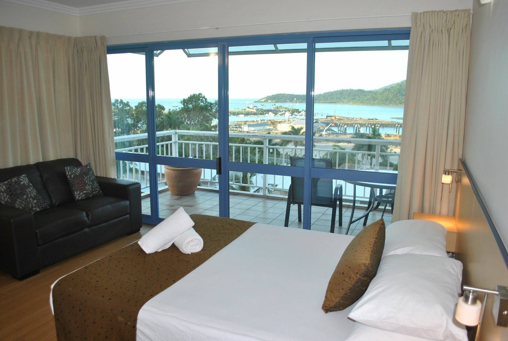 Coral Sea Vista Apartments Airlie Beach Exterior photo